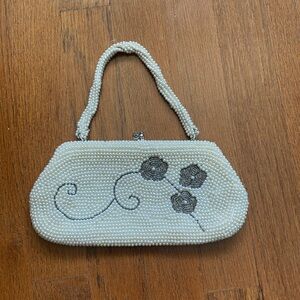 Pearl small handbag perfect for a wedding. Vintage.